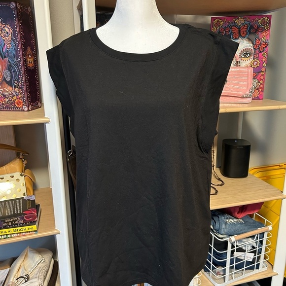 Amazon Tops - Amazon brand. Size XL. Preloved Boxy Black Sleeveless Women's Top